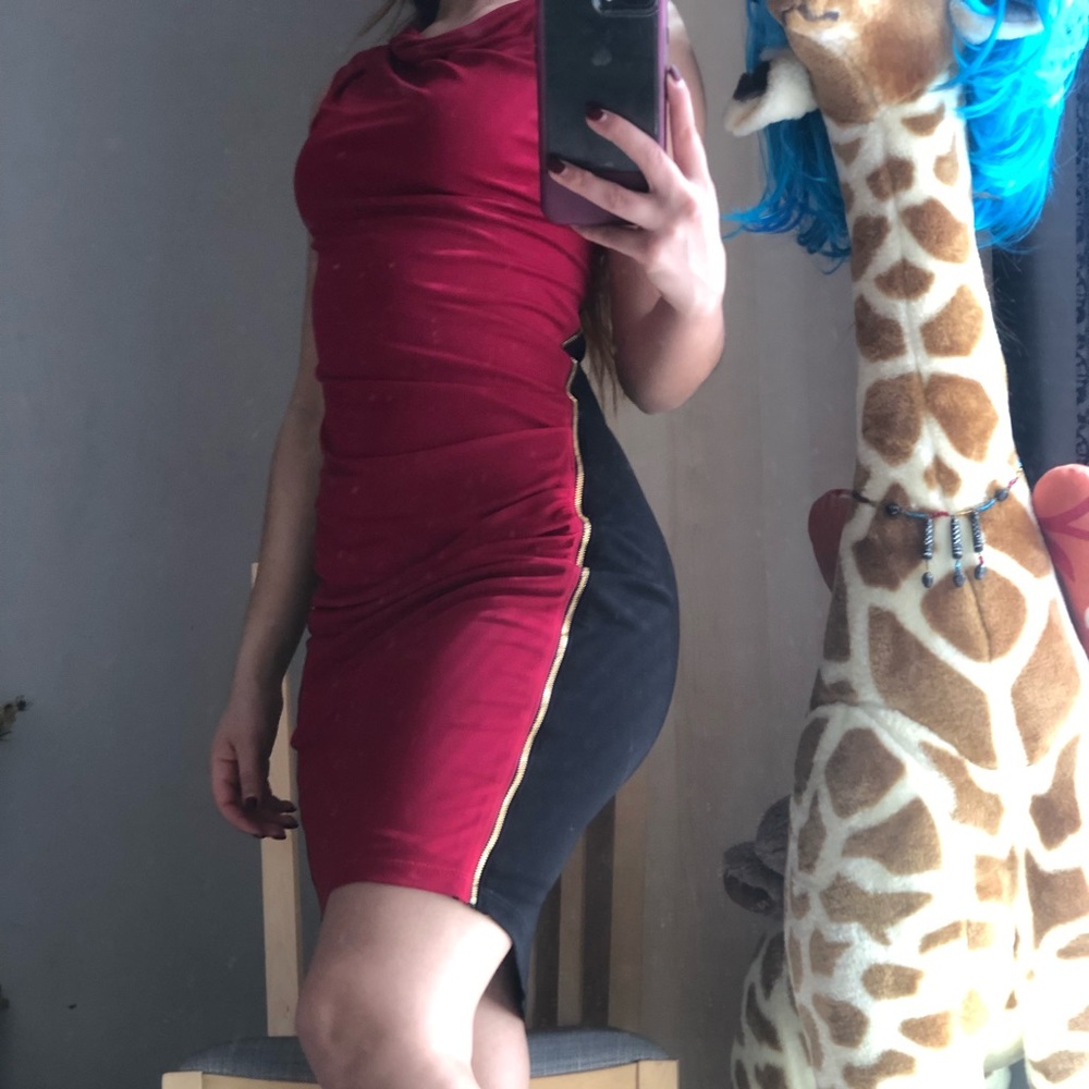 Guess black and red zipper dress  ❤️